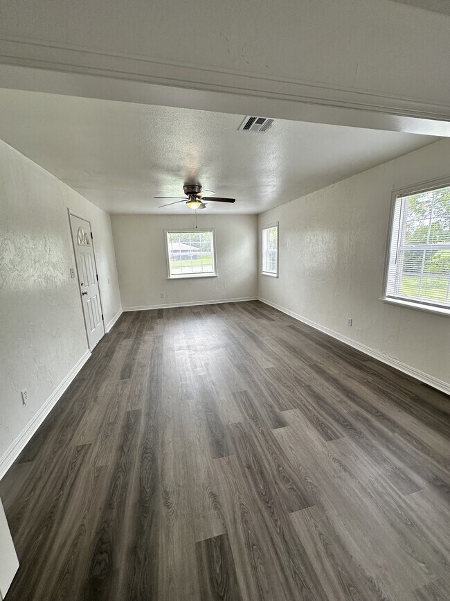 Foto del edificio - 4309 Springlake Dr