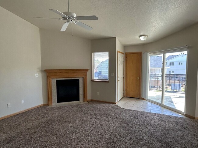 Foto del edificio - Spacious 2 Bedroom Greeley Condo - Available Now!