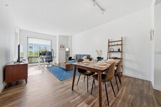 Building Photo - 1201 4th St