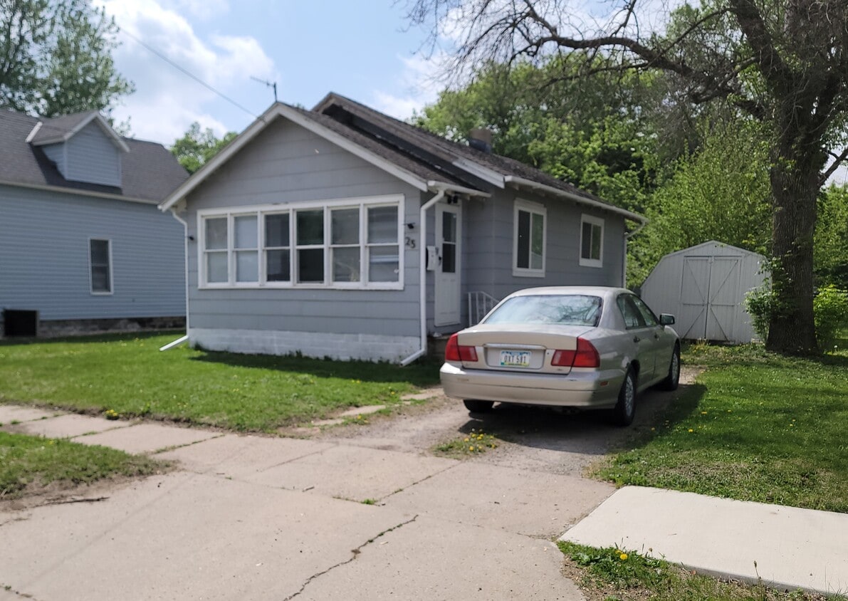 Primary Photo - 25 22nd St SE