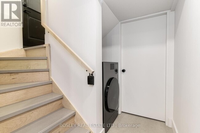 Building Photo - 47 Linnsmore Cr