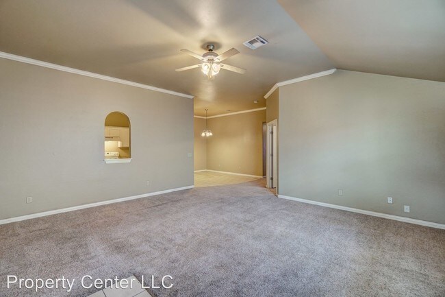 Building Photo - 3 br, 2 bath House - 12313 SW 2nd