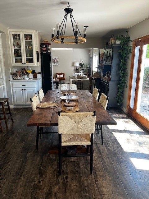 Building Photo - 1052 Calle Jazmin