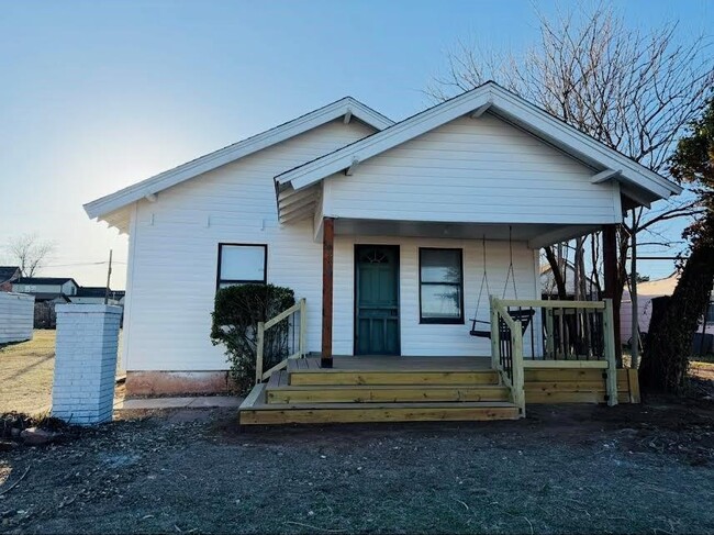 Building Photo - 414 N 6th St