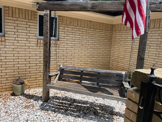 Foto del edificio - 1821 E Cedar Elm Dr