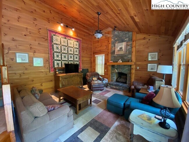 Foto del edificio - 476 Ballou Mills Rd