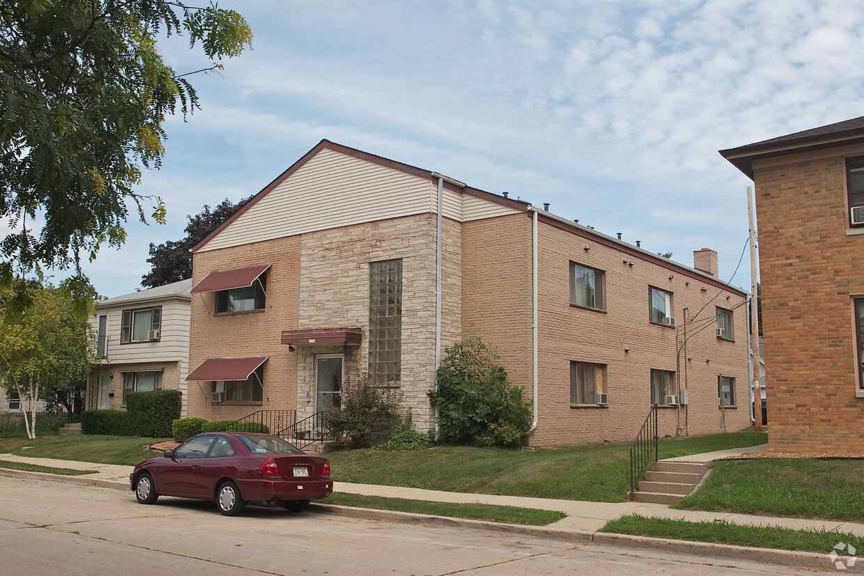 2234 S 81st St, West Allis, WI 53219 Apartments in West Allis, WI