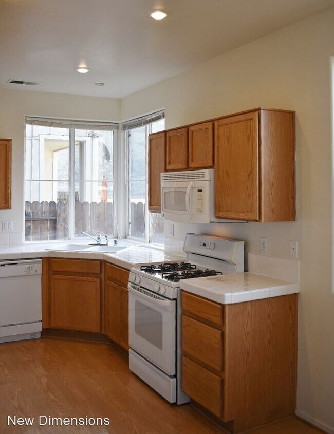 Building Photo - 2 br, 2.5 bath House - 3576 Heron's Circle