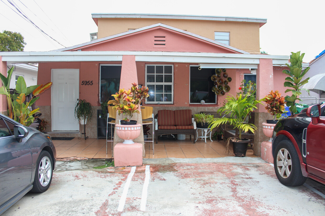 Foto principal - 5955 SW 5th St