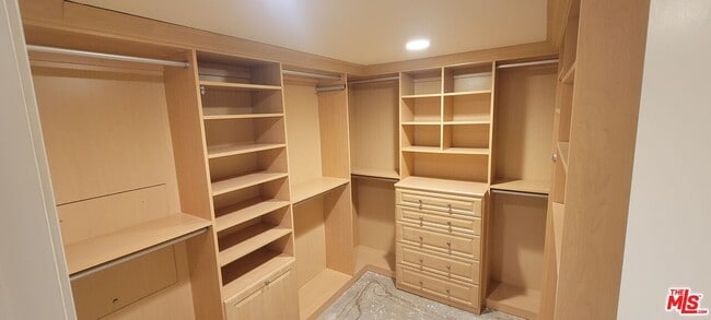 Building Photo - 17087 Palisades Cir