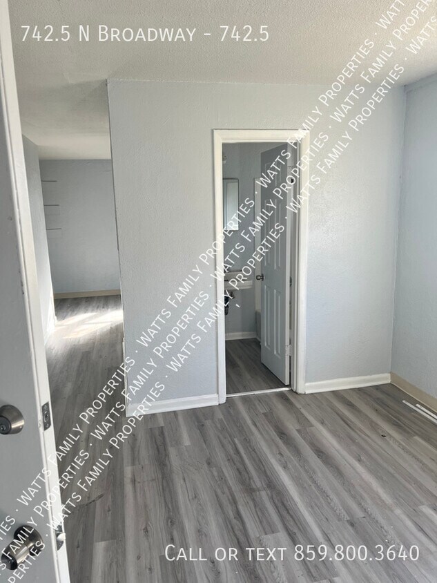 Foto del edificio - 742.5 N Broadway