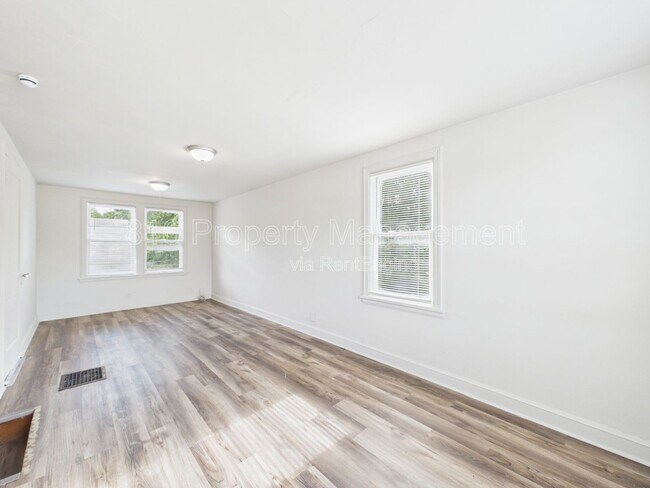 Building Photo - 5100 Brooklyn Ave