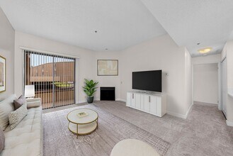 Interior Photo - Diplomat Apartments