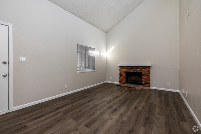 1BR, 1BA - 585SF - Living Room with Vaulted Ceilings - Harrison Street Apartments