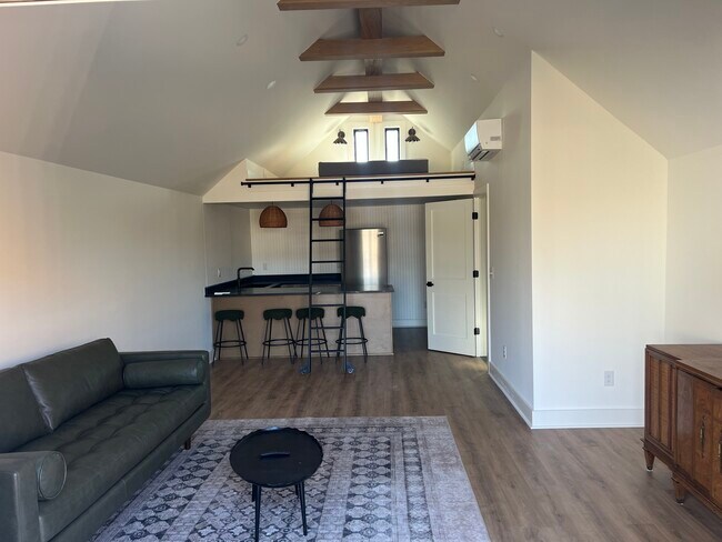 Foto del edificio - 4301 Waterview Cir