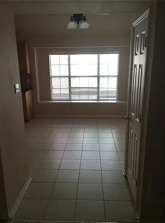 Foto del edificio - 2525 Persimmon Dr