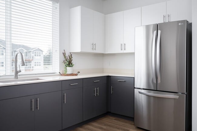 Timberview Oregon City | 3 Bed Townhome Kitchen - Timberview Apartments