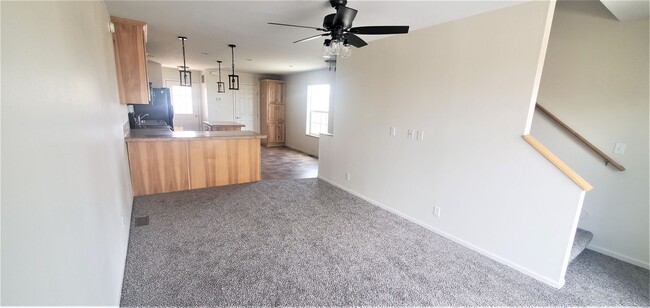 Building Photo - 2 Bedroom 1.5 Bathroom & 1 Car Garage For ...