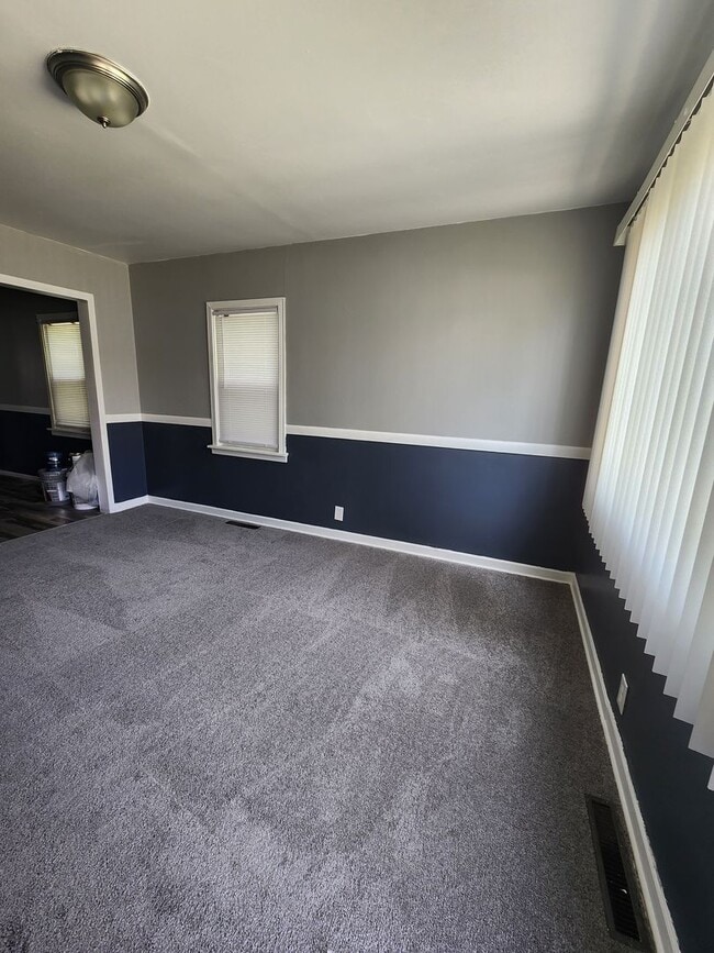 Building Photo - One Level VERY updated Home with (1) Car G...