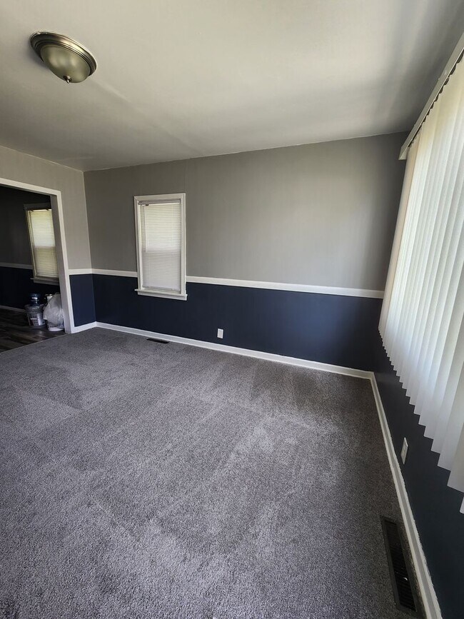 Foto del edificio - One Level VERY updated Home with (1) Car G...