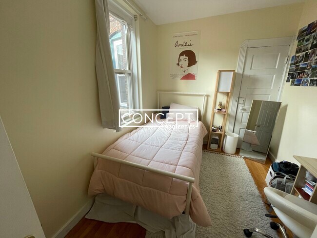 Building Photo - 70 Joy St