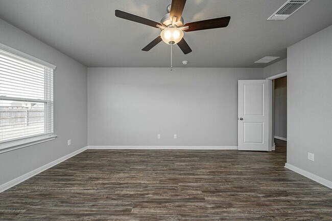Foto del edificio - 1362 Kingsgate Dr