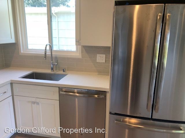 Building Photo - 3 br, 1 bath House - 638 LARCHMONT DR