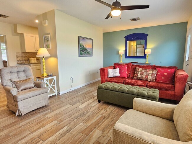 Building Photo - 426 Pineview Dr