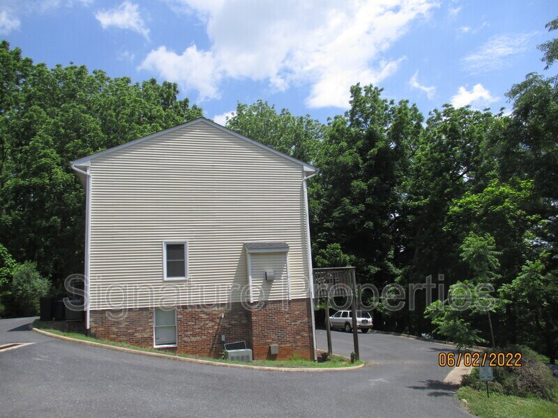 1611 3rd St, Staunton, VA 24401 Condo for Rent in Staunton, VA