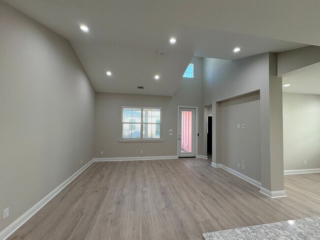 Building Photo - 61 Tropics Ave