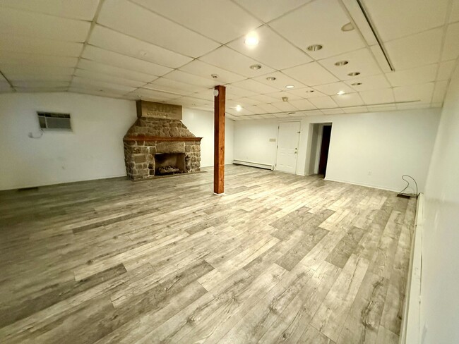 Building Photo - 145 Spring Valley Rd