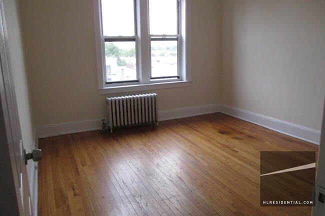 Foto del edificio - 3733 61st St
