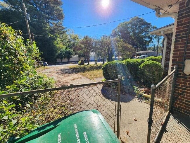 Building Photo - 1729 Capistrana Pl