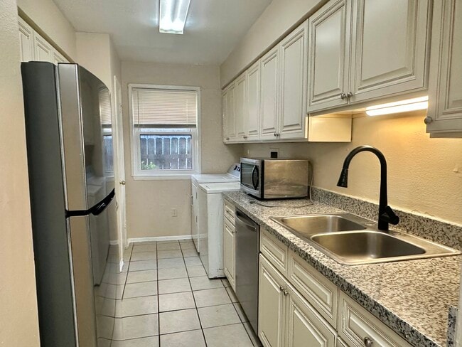 Building Photo - 2116 Manson Ave