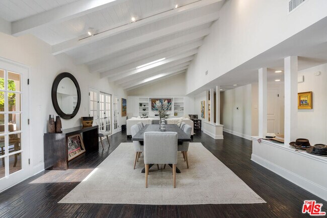 Foto del edificio - 23547 Long Valley Rd