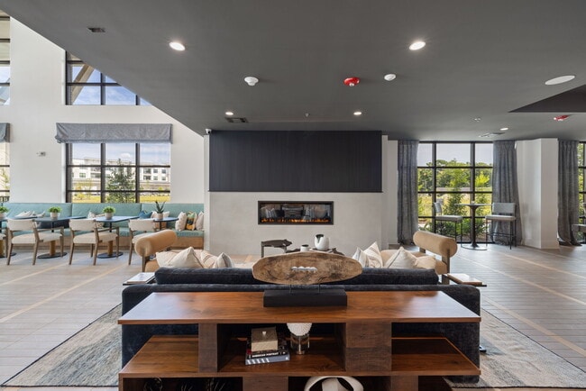 Building Photo - The Range On Oleander