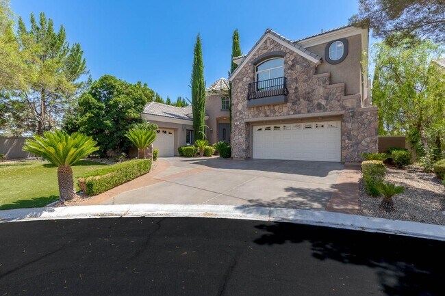 Building Photo - GUARD GATED QUEENSRIDGE! 4BD/4BA POOL/SPA!