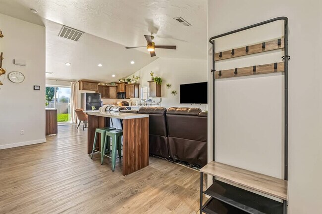 Foto del edificio - 103 N Voyage Ave