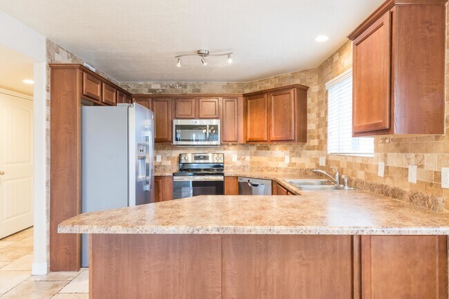 Foto del edificio - 3 Bedroom/2 bathroom Condo in Sandy