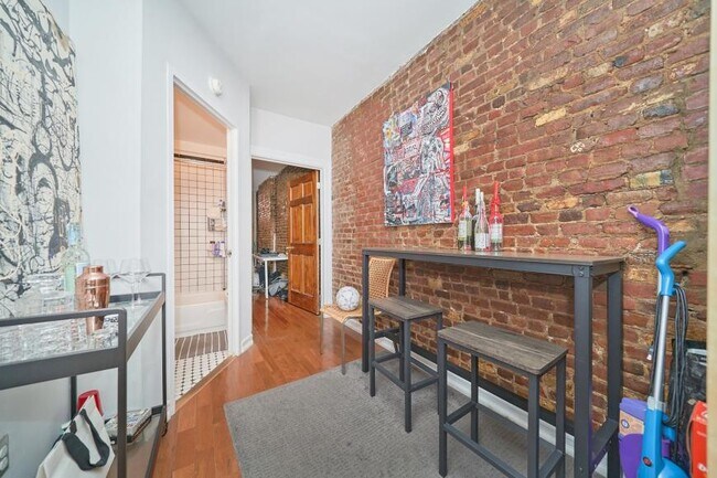 Building Photo - 2 bedroom in New York NY 10036