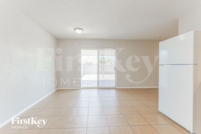 Foto del edificio - 4649 E Bowker St