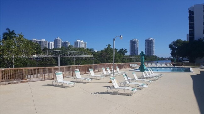 Foto del edificio - 3401 N Country Club Dr