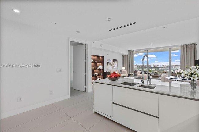 Building Photo - 10201 Collins Ave