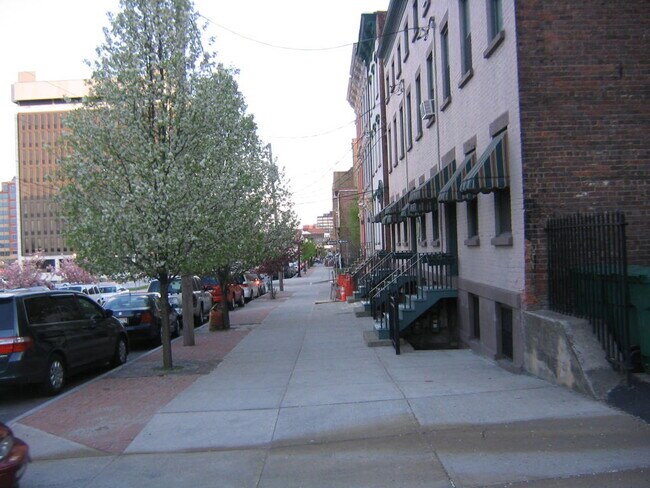 Foto del edificio - 206 N Pearl St