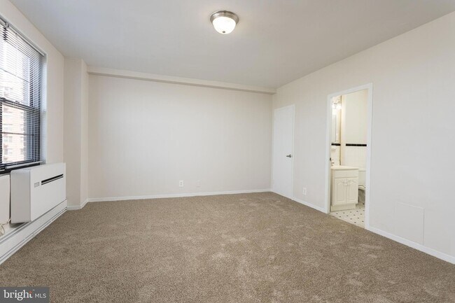 Building Photo - 116 W University Pkwy