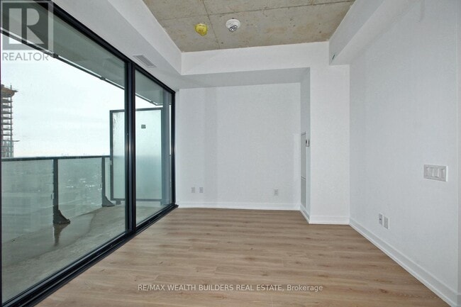 Building Photo - 161-2161 Roehampton Ave