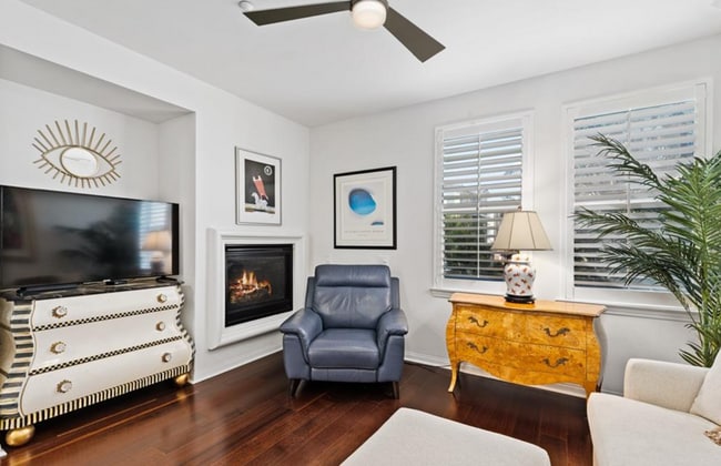 Building Photo - Light & Bright 2 Bedroom, 2 Bathroom Townhome