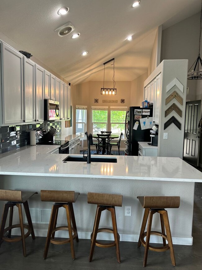 Building Photo - Beautiful Aurora Home for Rent
