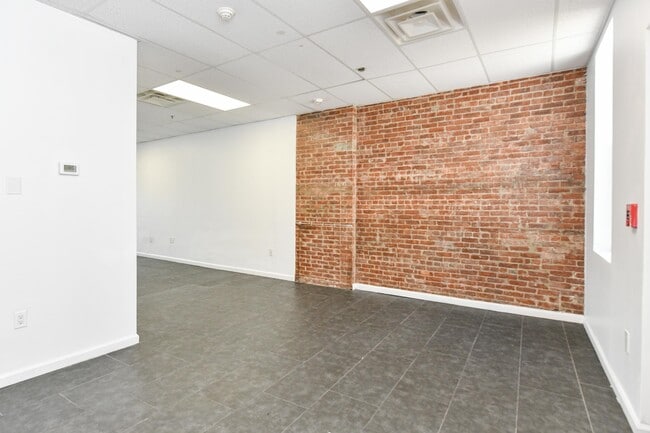 Building Photo - 2707 Bergenline Ave