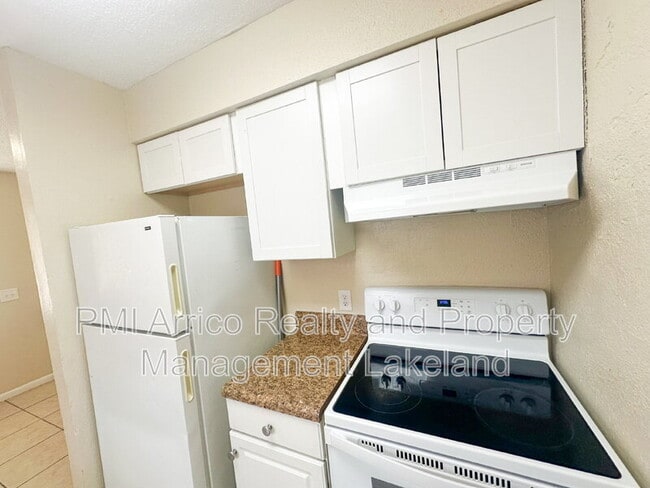 Building Photo - 3214 Crystal Hills Loop S